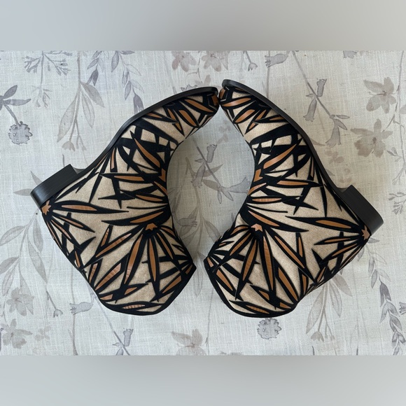 NWOB Jimmy Choo LE Mina Palm Canvas Boots sz 38 - Picture 3 of 5